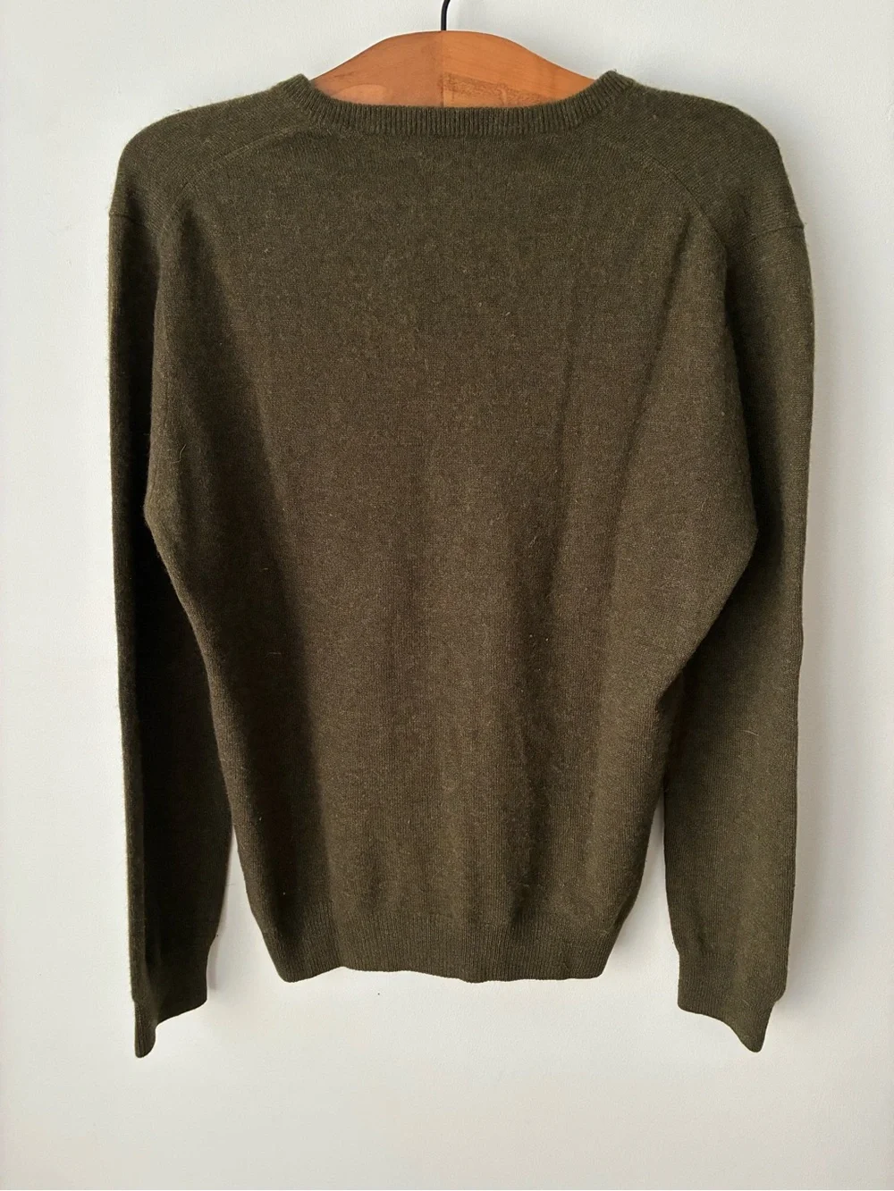 J. Crew Sweater Men's Small Italian Cashmere V-Neck in Olive Green 100% Cashmere